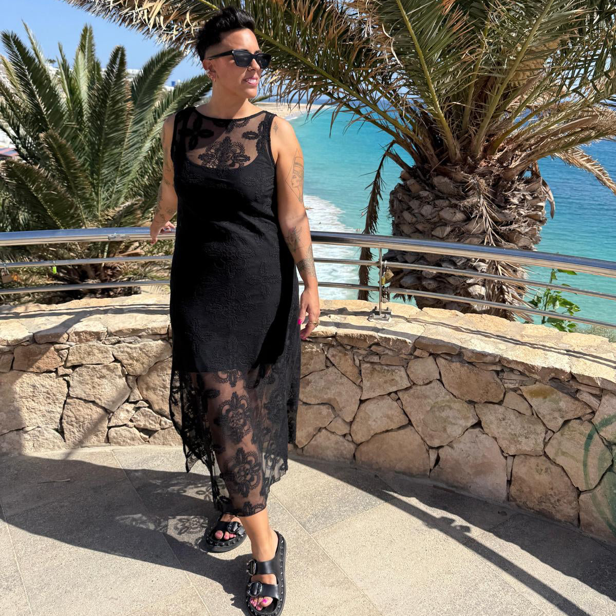 VESTIDO ENCAJE NEGRO