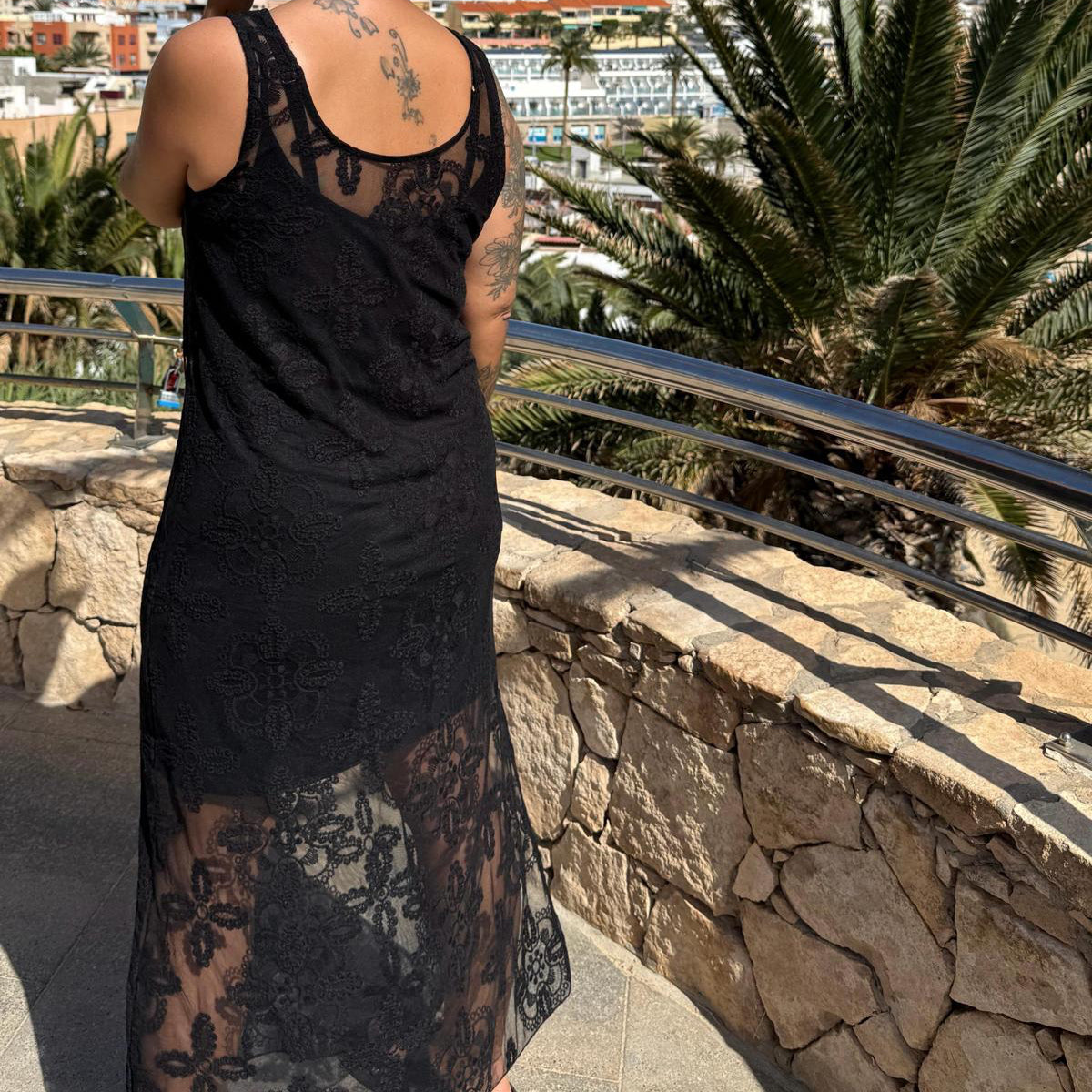 VESTIDO ENCAJE NEGRO