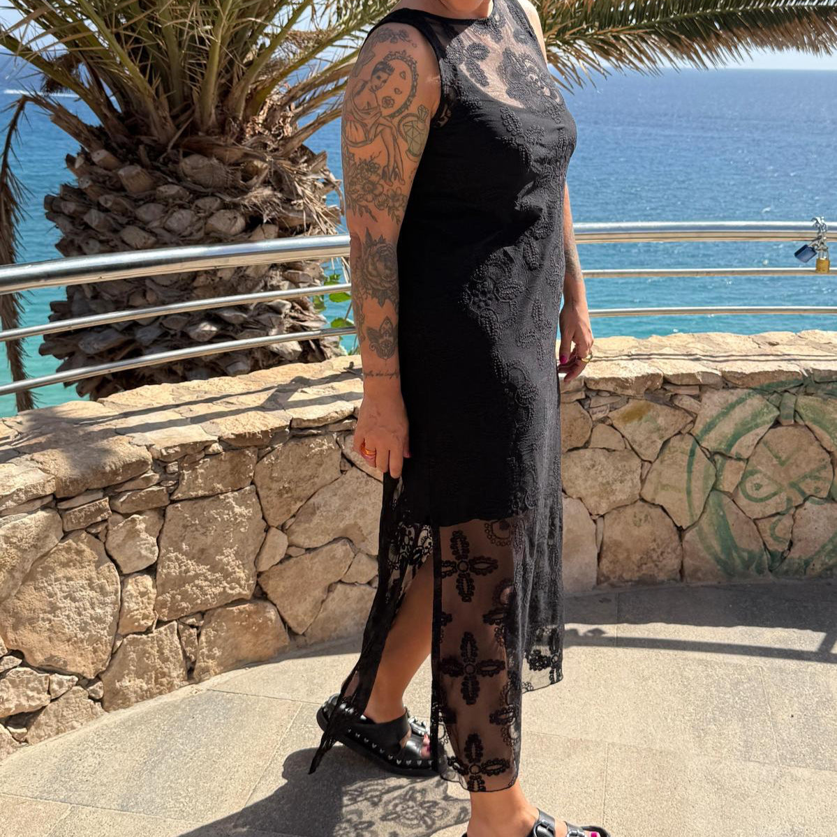 VESTIDO ENCAJE NEGRO