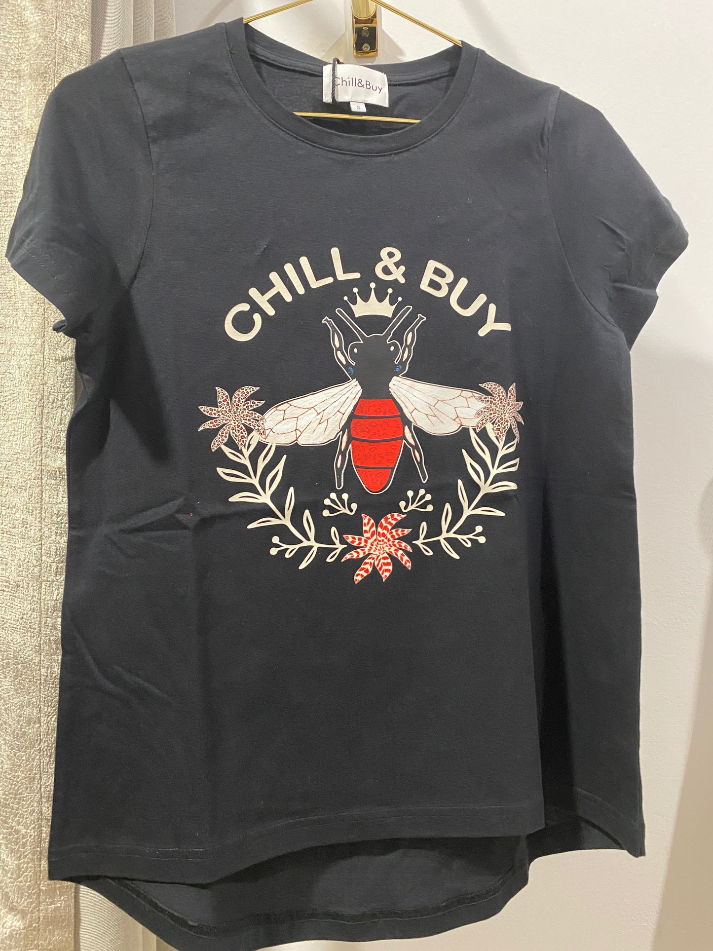 Camiseta Básica Laurel Abeja Negro