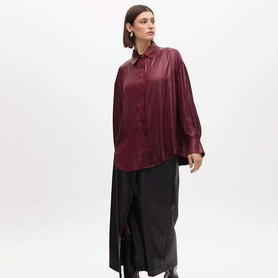 CAMISA OVERSIZE EFECTO ENCERADO