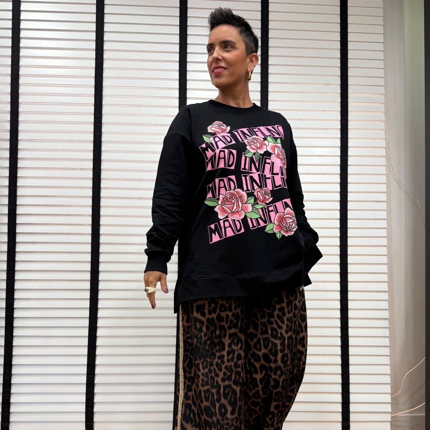 SUDADERA ROSAS NEGRA