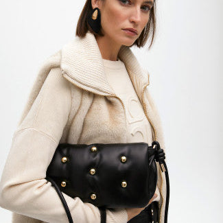 BANDOLERA ACOLCHADA CON TACHAS