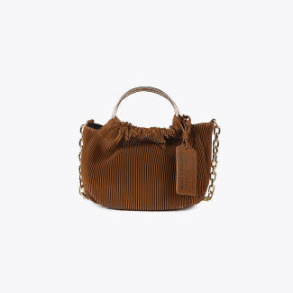 BOLSO PEQUEÑO PLISADO CON ETIQUETA "BAGS LOVERS"