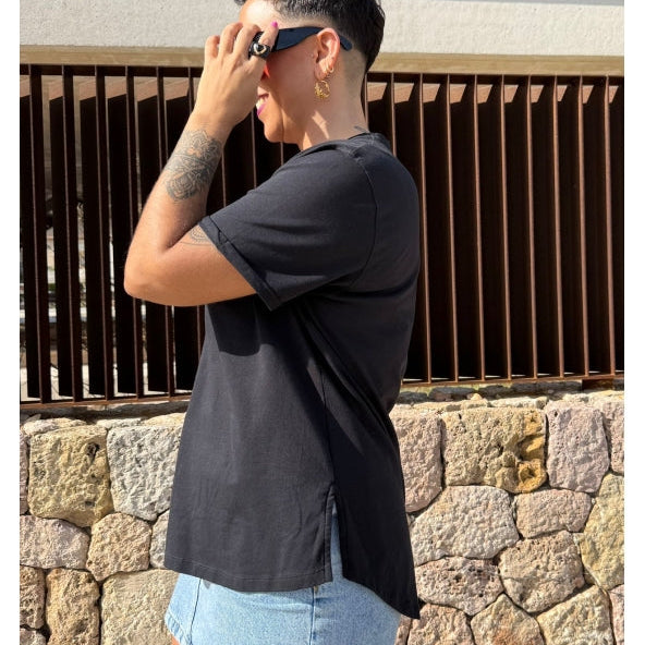 CAMISETA MAD LOGO LILA