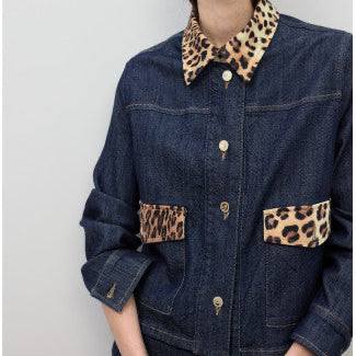 CAZADORA DENIM CON DETALLES LEOPARDO