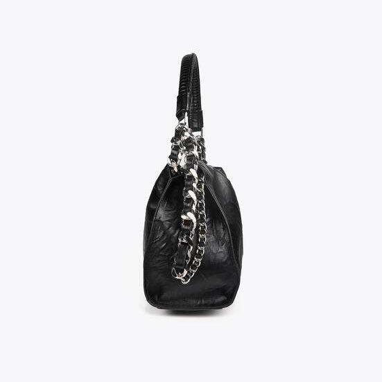 BOLSO EFECTO ARRUGADO CON DETALLES METÁLICOS