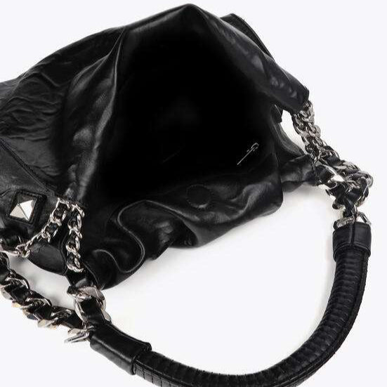 BOLSO EFECTO ARRUGADO CON DETALLES METÁLICOS