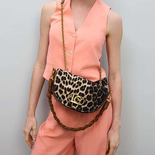 BOLSO MEDIA LUNA DE LEOPARDO Y EFECTO PIEL